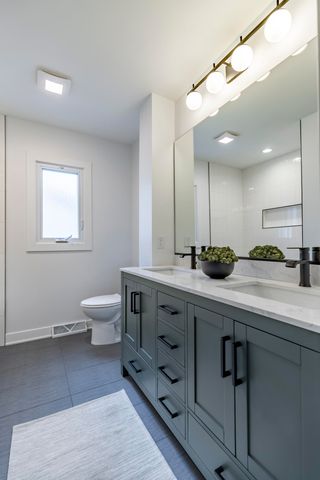 8837 Parkway Drive, Highland, IN 46322