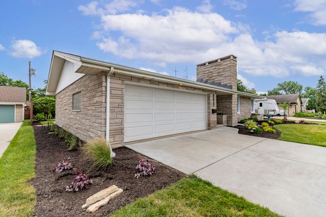 8837 Parkway Drive, Highland, IN 46322
