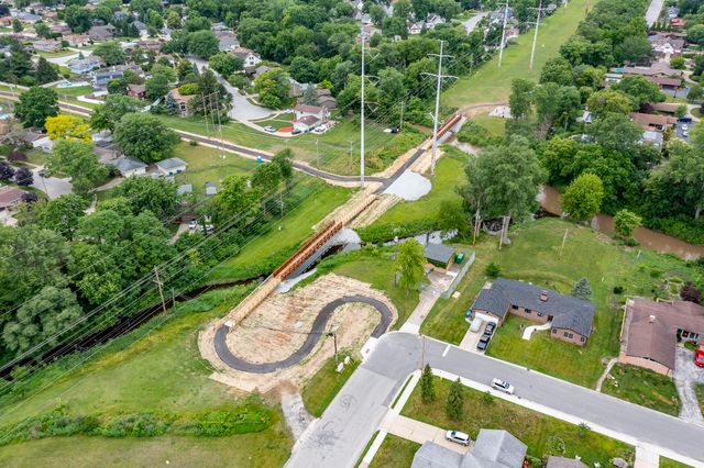 8837 Parkway Drive, Highland, IN 46322