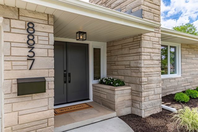 8837 Parkway Drive, Highland, IN 46322