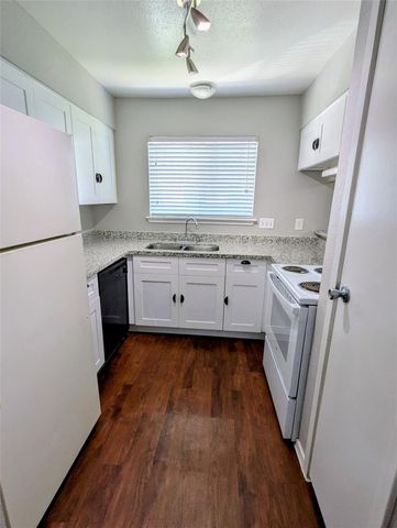 7661 Fallbrook Drive 7661, Houston, TX 77086