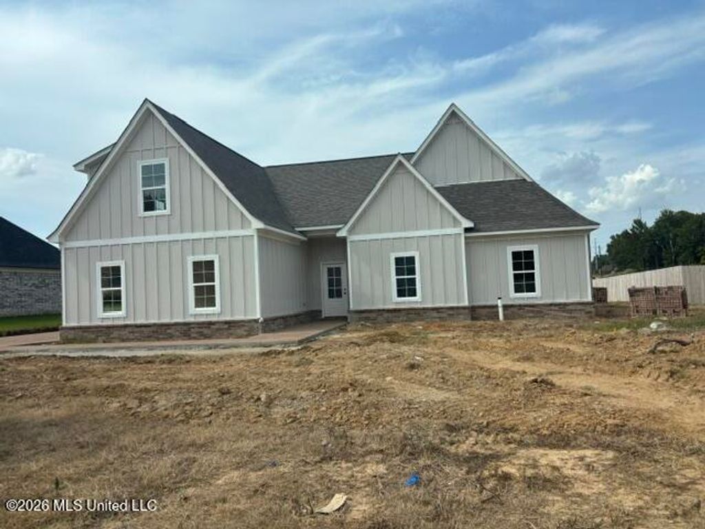 946 Buttermilk Drive, Nesbit, MS 38651