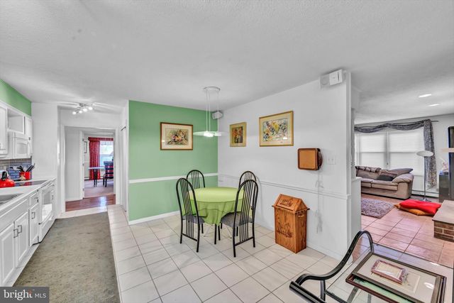 37 DORCHESTER DR, Wyomissing, PA 19610