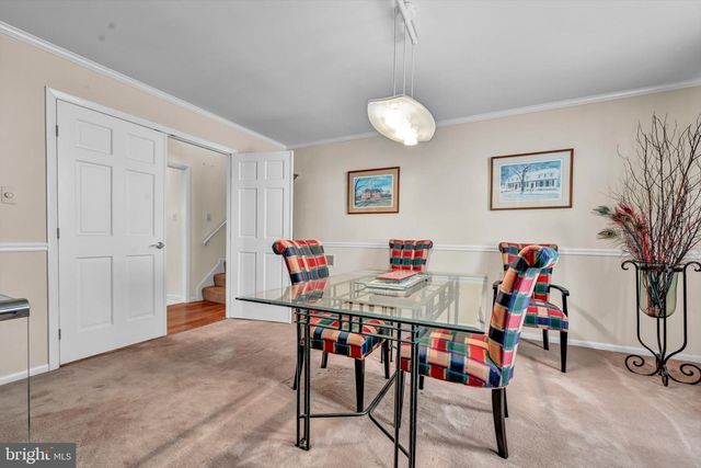 37 DORCHESTER DR, Wyomissing, PA 19610