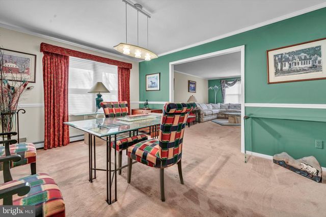 37 DORCHESTER DR, Wyomissing, PA 19610