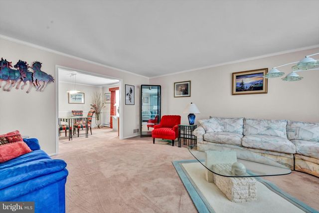 37 DORCHESTER DR, Wyomissing, PA 19610