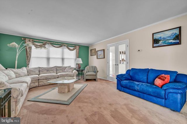 37 DORCHESTER DR, Wyomissing, PA 19610