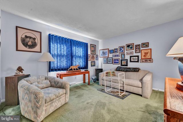 37 DORCHESTER DR, Wyomissing, PA 19610