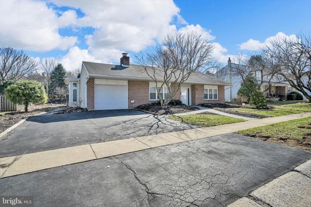 37 DORCHESTER DR, Wyomissing, PA 19610