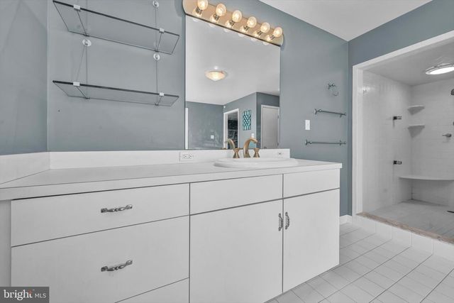 37 DORCHESTER DR, Wyomissing, PA 19610