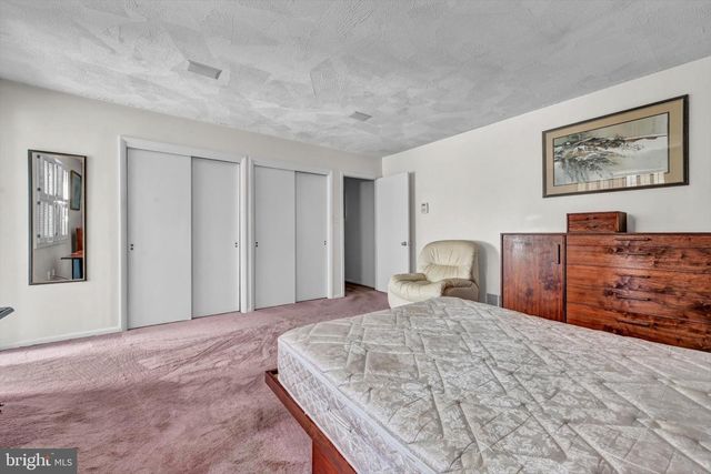 37 DORCHESTER DR, Wyomissing, PA 19610