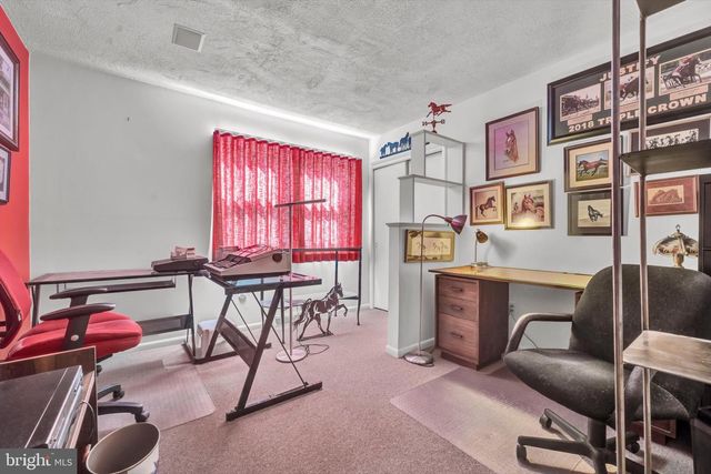 37 DORCHESTER DR, Wyomissing, PA 19610