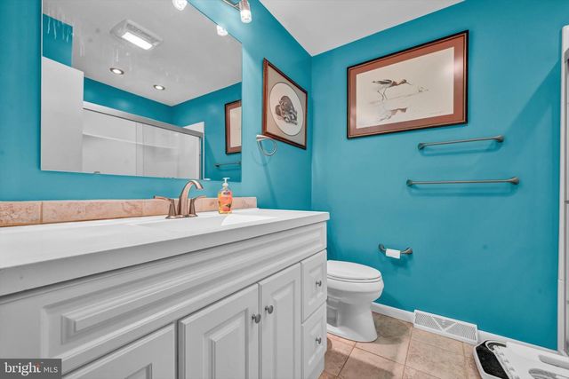 37 DORCHESTER DR, Wyomissing, PA 19610