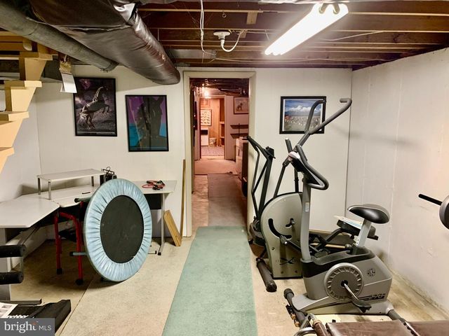 37 DORCHESTER DR, Wyomissing, PA 19610