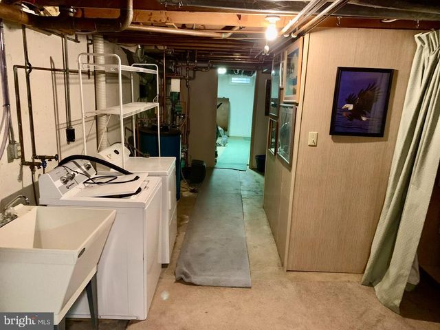 37 DORCHESTER DR, Wyomissing, PA 19610