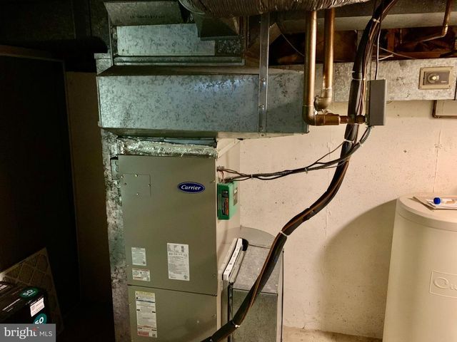 37 DORCHESTER DR, Wyomissing, PA 19610