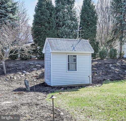 37 DORCHESTER DR, Wyomissing, PA 19610