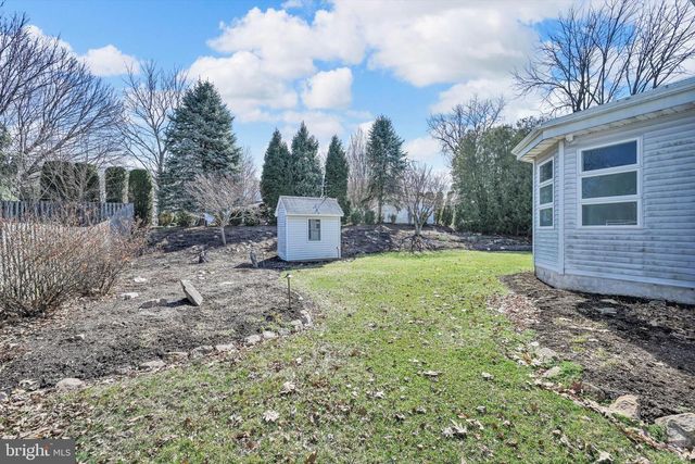 37 DORCHESTER DR, Wyomissing, PA 19610