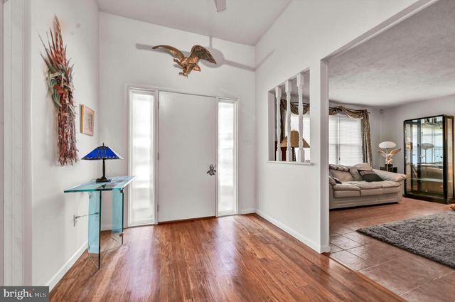 37 DORCHESTER DR, Wyomissing, PA 19610