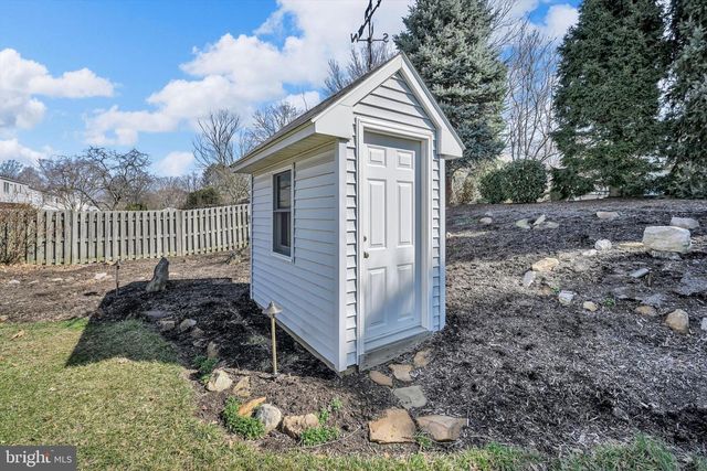 37 DORCHESTER DR, Wyomissing, PA 19610