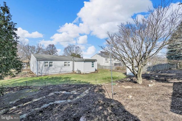 37 DORCHESTER DR, Wyomissing, PA 19610