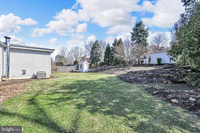 37 DORCHESTER DR, Wyomissing, PA 19610