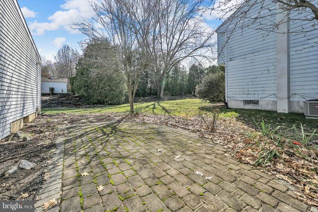 37 DORCHESTER DR, Wyomissing, PA 19610