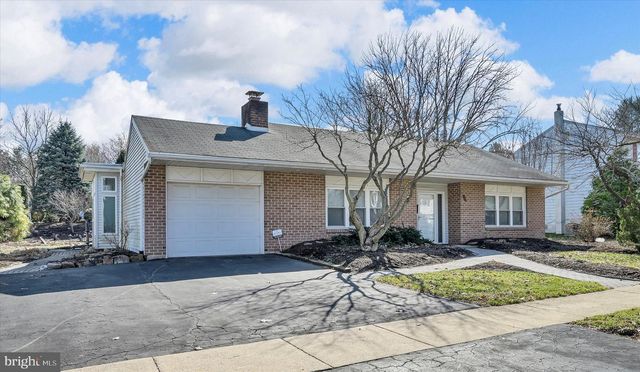 37 DORCHESTER DR, Wyomissing, PA 19610