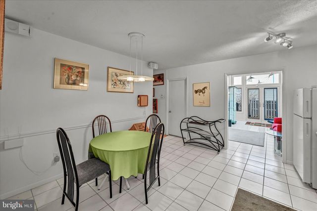 37 DORCHESTER DR, Wyomissing, PA 19610