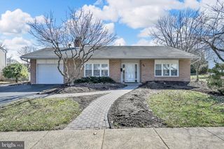 37 DORCHESTER DR, Wyomissing, PA 19610