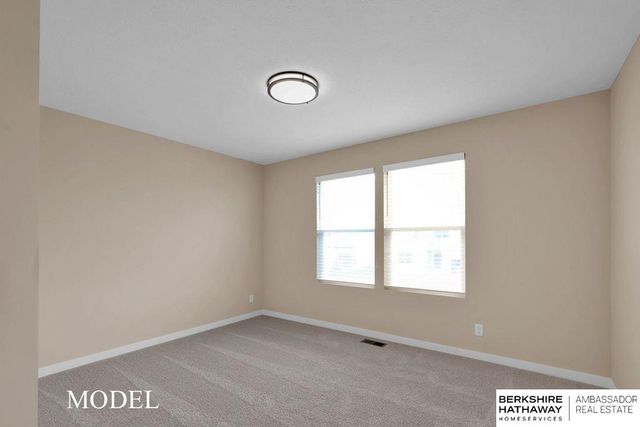 9501 S 183rd Avenue, Omaha, NE 68136