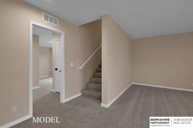 9501 S 183rd Avenue, Omaha, NE 68136