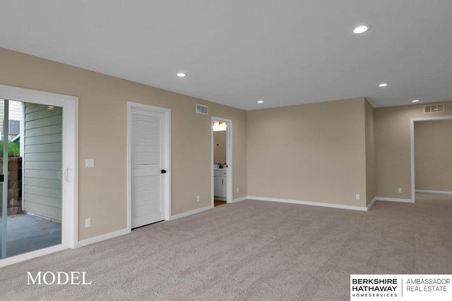 9501 S 183rd Avenue, Omaha, NE 68136