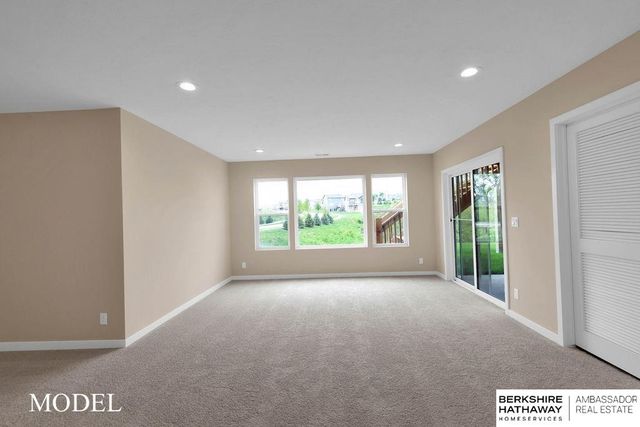 9501 S 183rd Avenue, Omaha, NE 68136