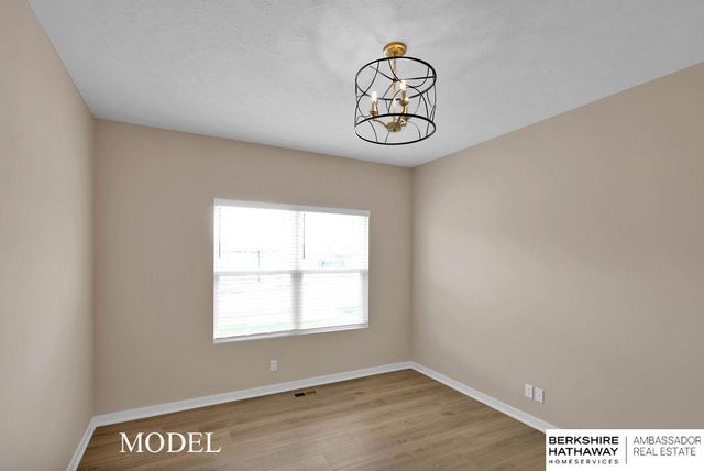 9501 S 183rd Avenue, Omaha, NE 68136