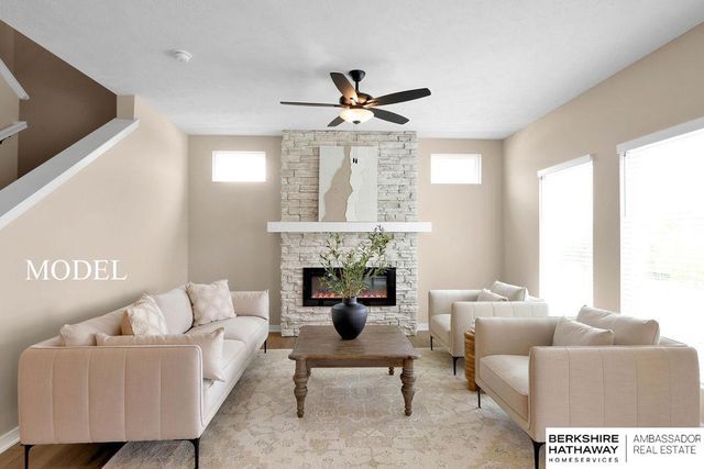 9501 S 183rd Avenue, Omaha, NE 68136