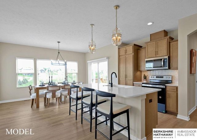 9501 S 183rd Avenue, Omaha, NE 68136