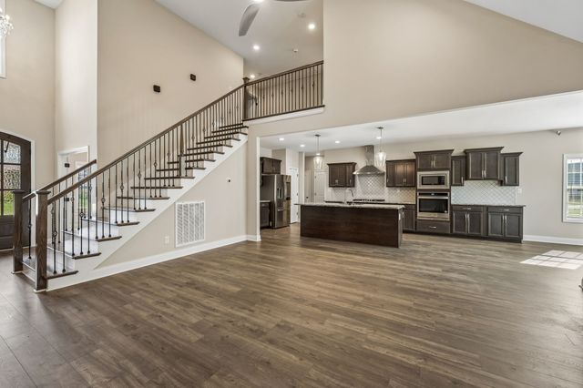 333 Clarabelle Ln, Clarksville, TN 37040