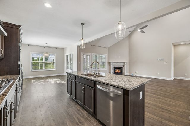 333 Clarabelle Ln, Clarksville, TN 37040