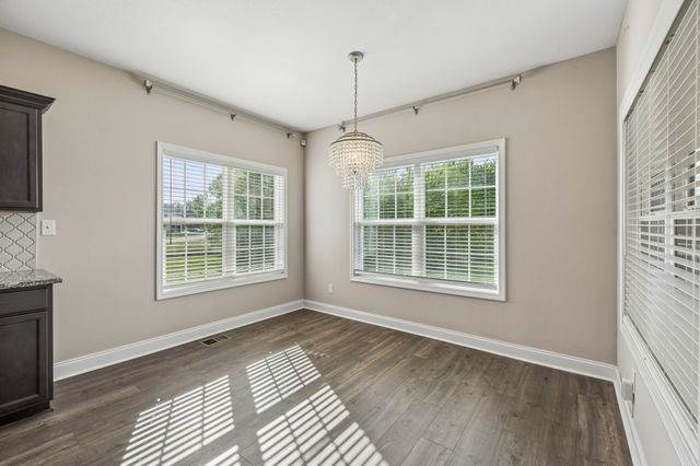 333 Clarabelle Ln, Clarksville, TN 37040