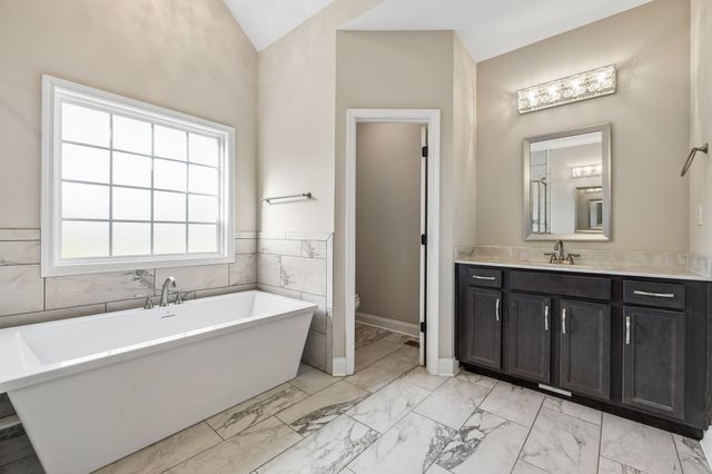 333 Clarabelle Ln, Clarksville, TN 37040