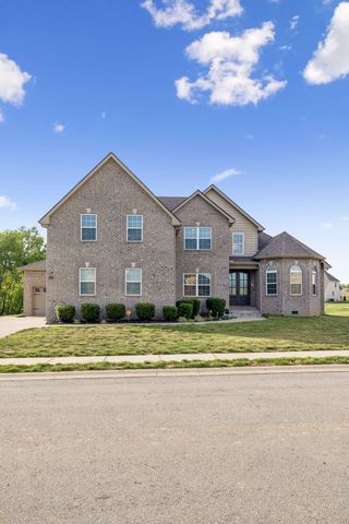 333 Clarabelle Ln, Clarksville, TN 37040
