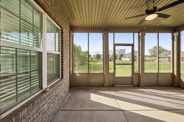 333 Clarabelle Ln, Clarksville, TN 37040