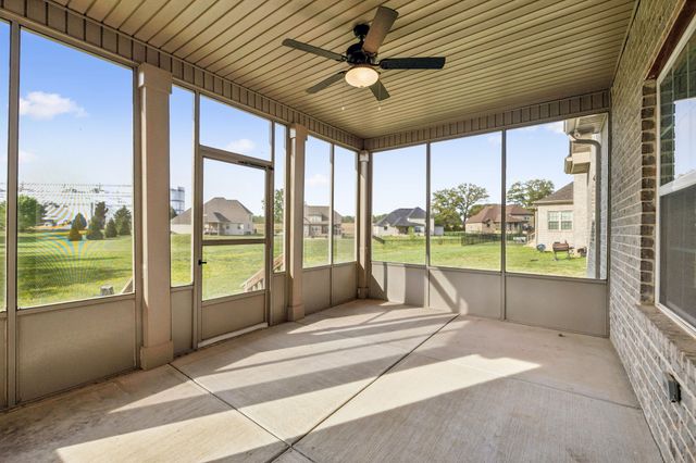 333 Clarabelle Ln, Clarksville, TN 37040