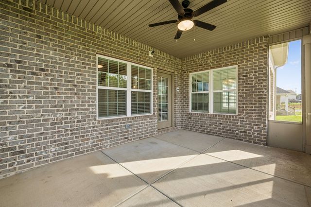 333 Clarabelle Ln, Clarksville, TN 37040