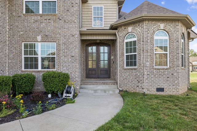 333 Clarabelle Ln, Clarksville, TN 37040