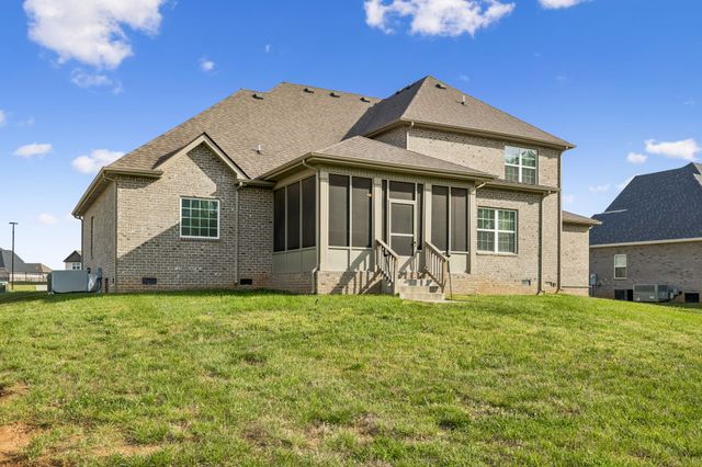 333 Clarabelle Ln, Clarksville, TN 37040