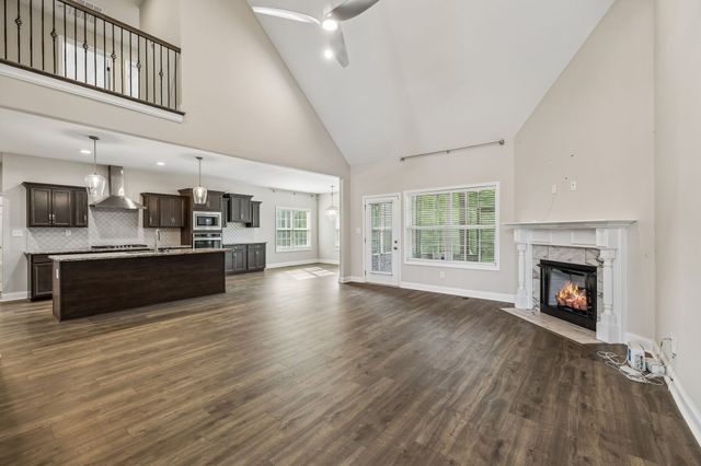 333 Clarabelle Ln, Clarksville, TN 37040