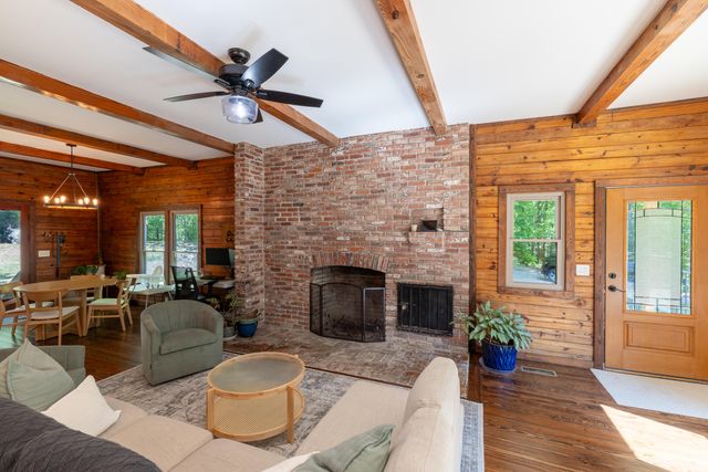 573 Ross Hollow Road, Ringgold, GA 30736