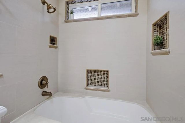 11385 Paseo Albacete, San Diego, CA 92129